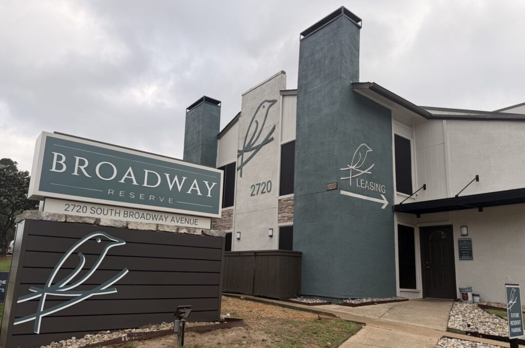 Broadway Reserve apartments leasing office exterior